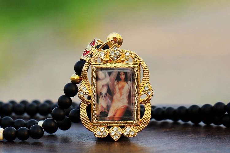 泰国佛牌正品批发代购阿赞明九尾狐仙牌招财招桃花姻缘夫妻和合