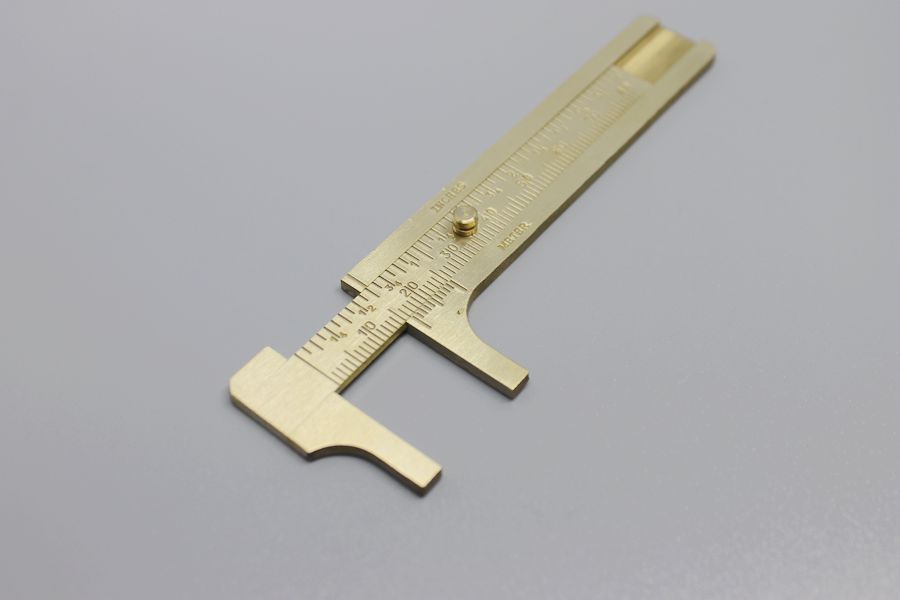 8毫米厚)  量程12厘米 规格:量程80mm(标60mm可测80mm)双刻度包含厘米