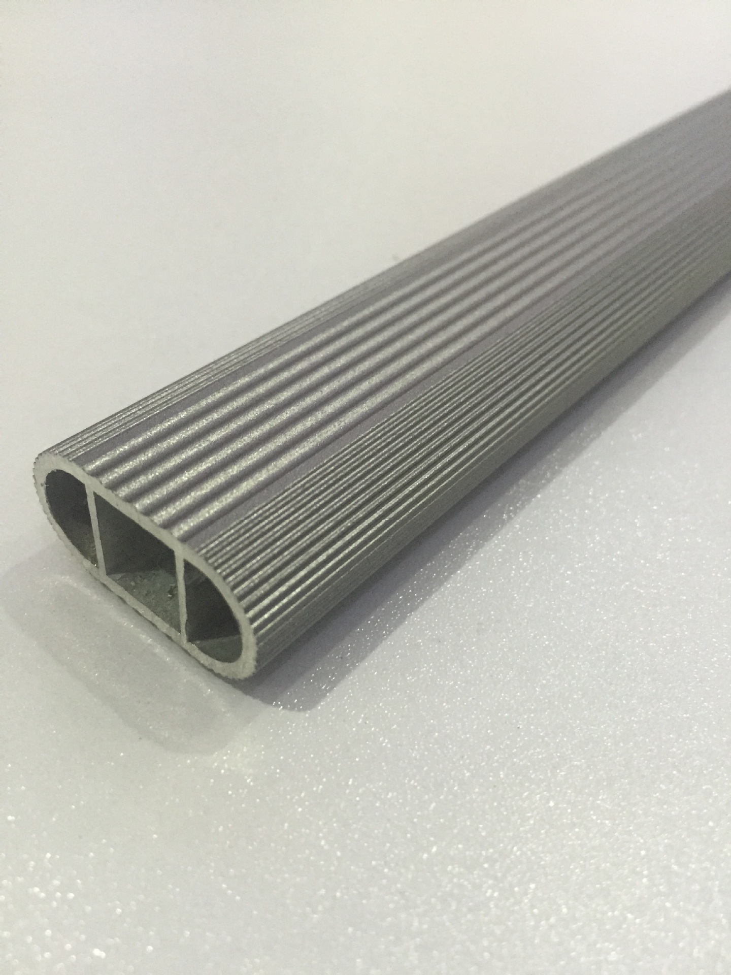 铝合金衣柜挂衣杆 灰横加厚挂衣杆 铝合金加厚挂衣杆 厂家直销