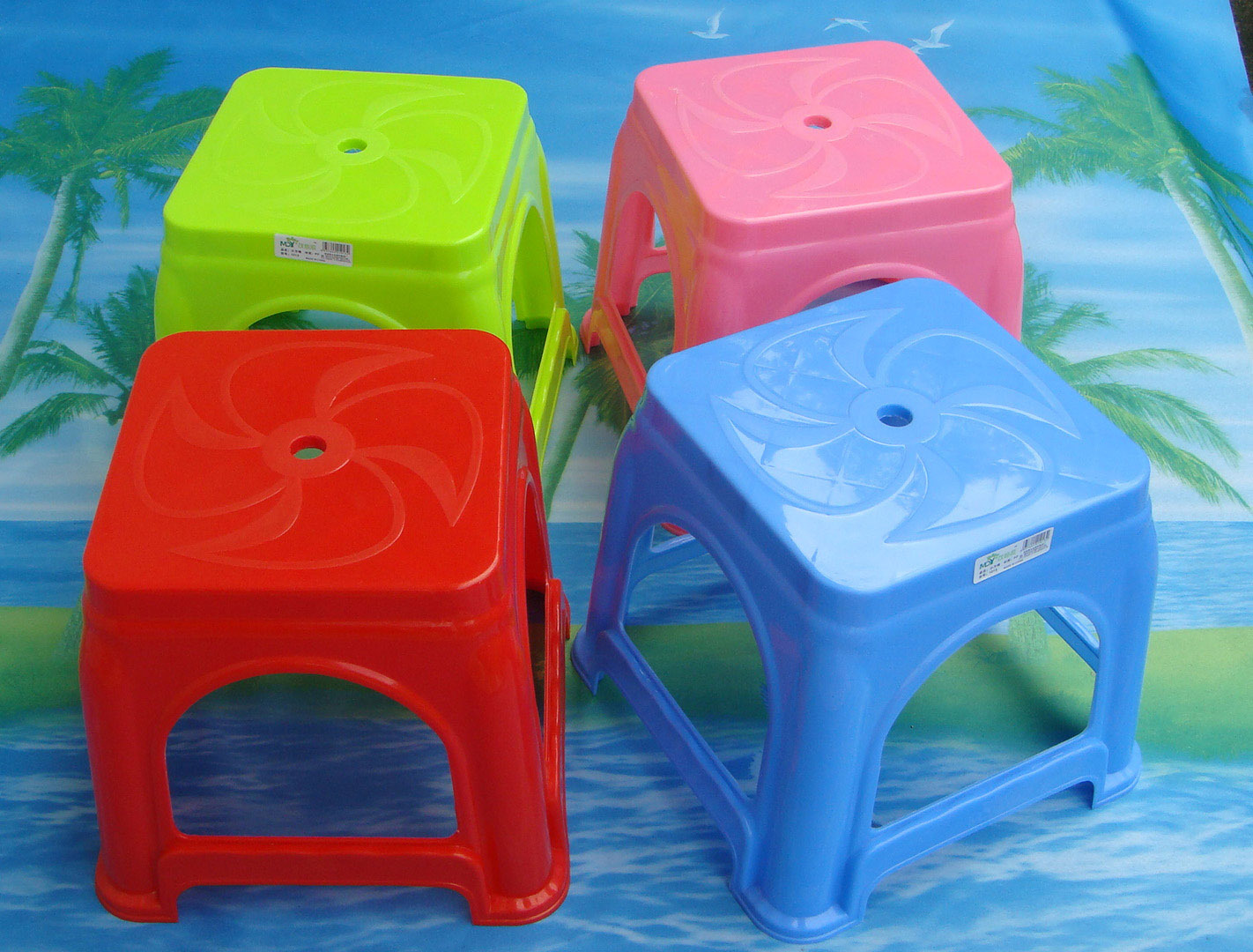 厂家批发新品小手提可爱幼儿园儿童家用结实塑料椅子矮厚小厚方凳