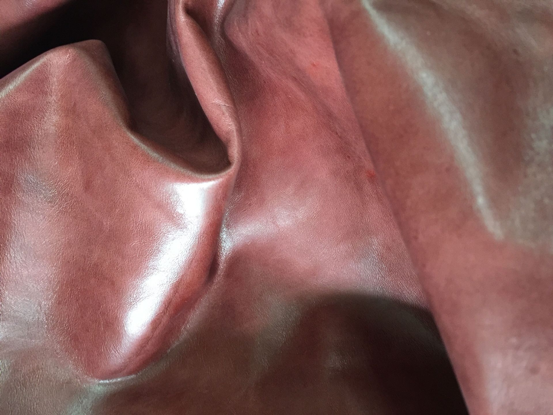 牛皮头层厂家复古水蜡皮a水染马油皮 牛皮服装革油蜡牛皮高档油蜡