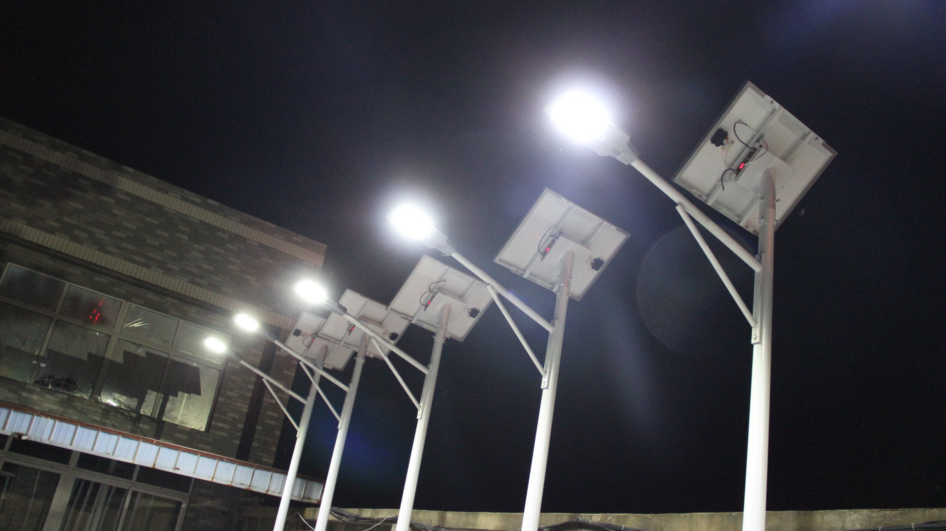 锂电池-智能储控一体锂电池 太阳能路灯每天亮