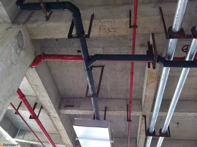 先进的虹吸技术应用于屋面雨水排放,有效解决了超高建筑,超大屋面的雨