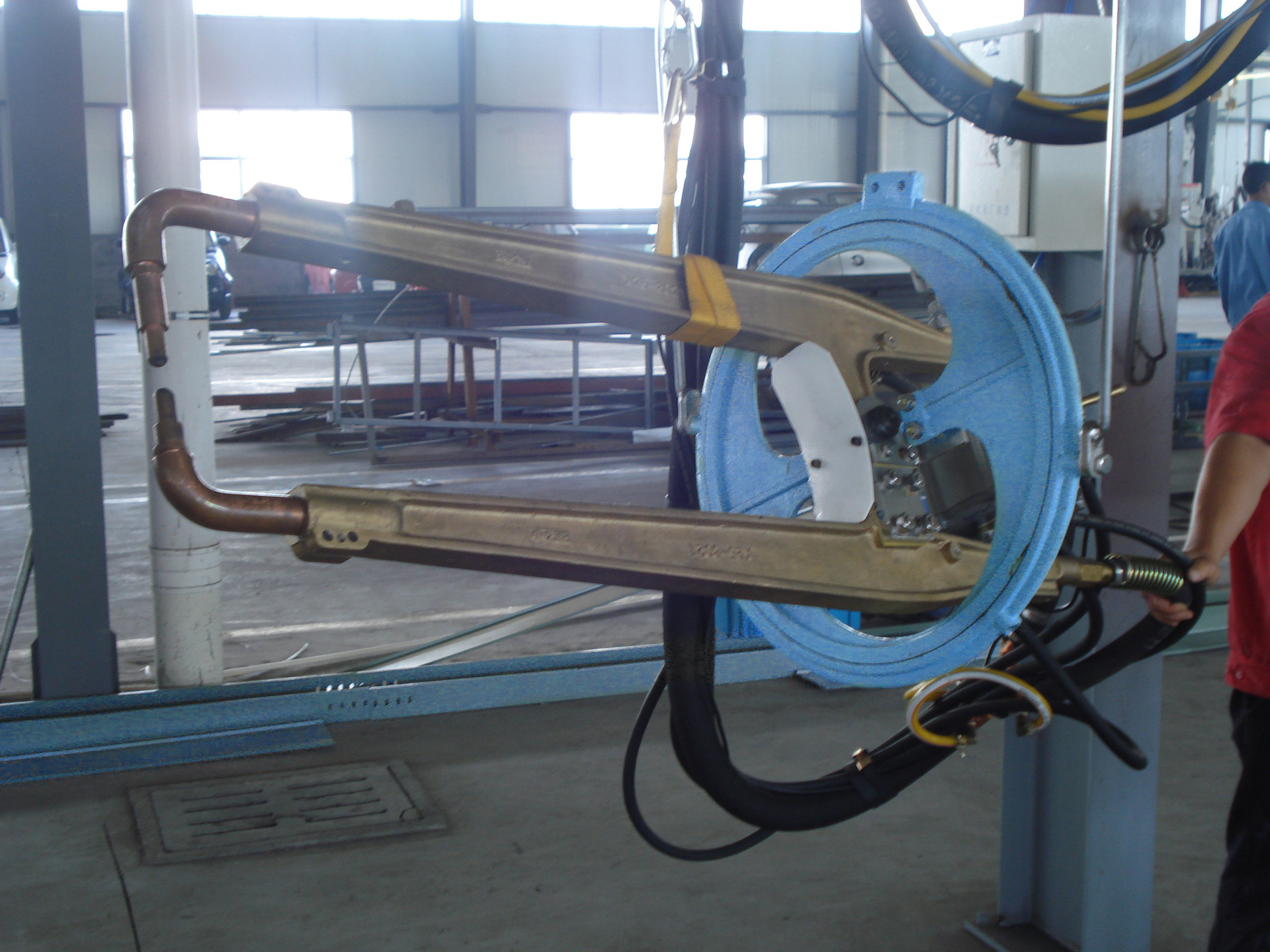 华晨焊割dn3-125型工频悬挂移动分体多功能气动点焊机