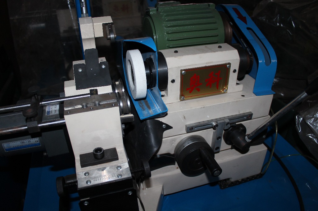 厂家生产冲子研磨机 小型外圆磨床ak-01sp 滚磨机 两节机段差机