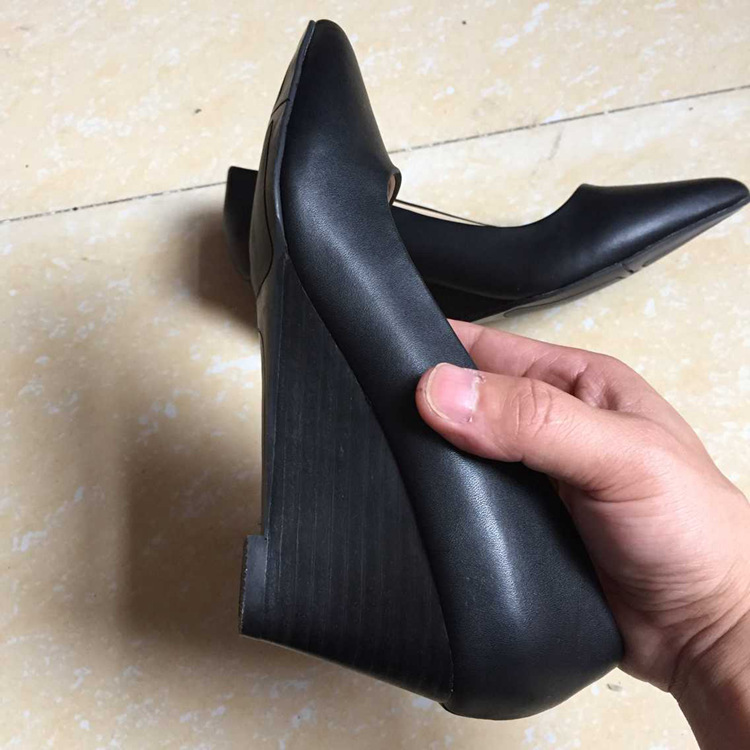 外贸原单正品坡跟商务休闲小尖头牛皮女士百搭套脚九西爆款单鞋