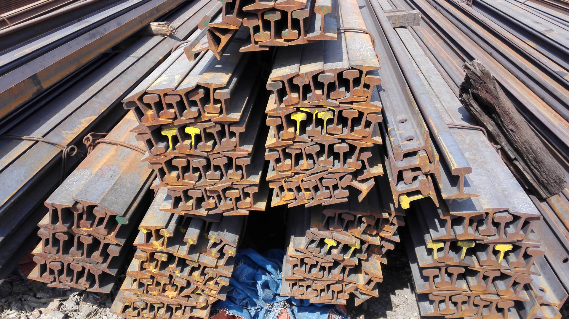 供应43kg钢轨 50kg铁轨 24kg轻道轨 实力企业值得信赖