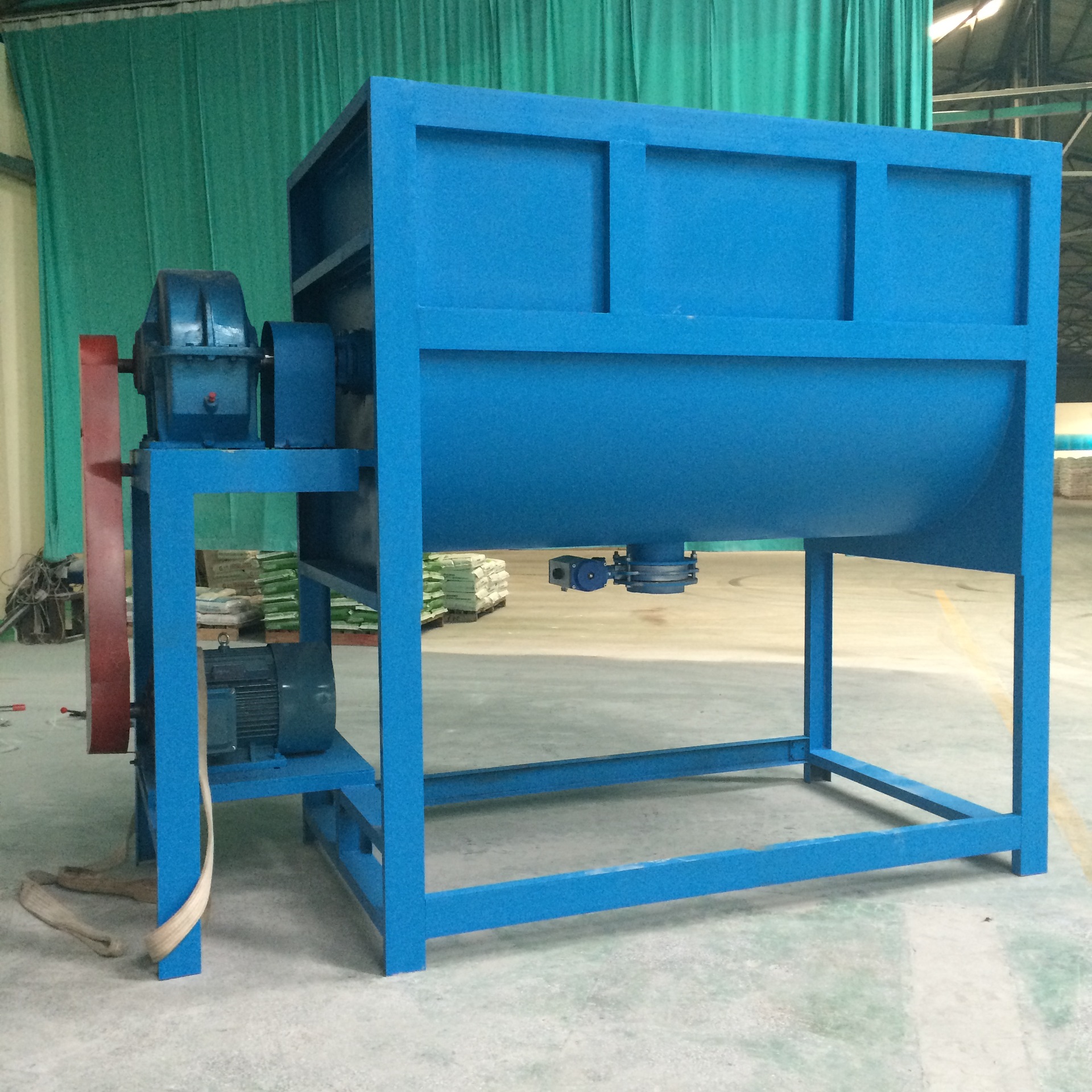 供应立式颗粒搅拌机可搅拌饲料不锈钢材质根据客户需要定做