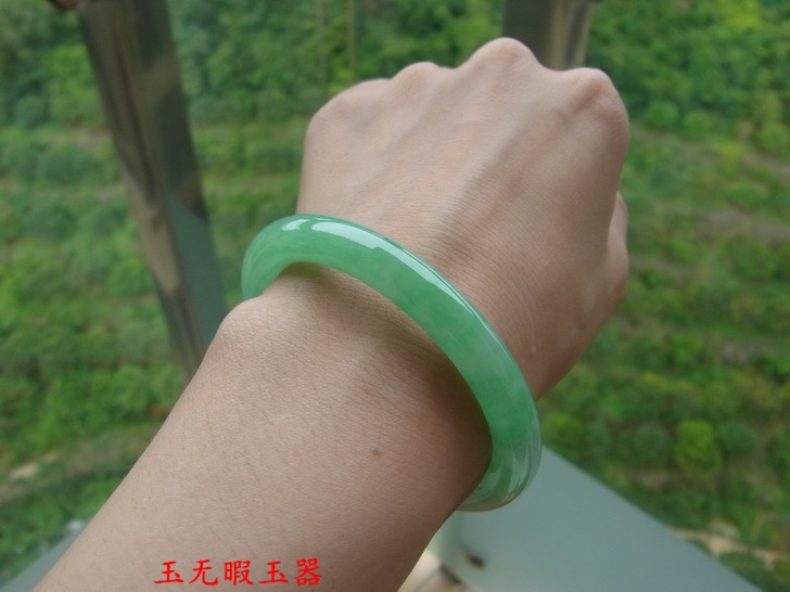 缅甸翡翠玉满绿色圆条手镯女款玉手环镯子玉饰品送证书