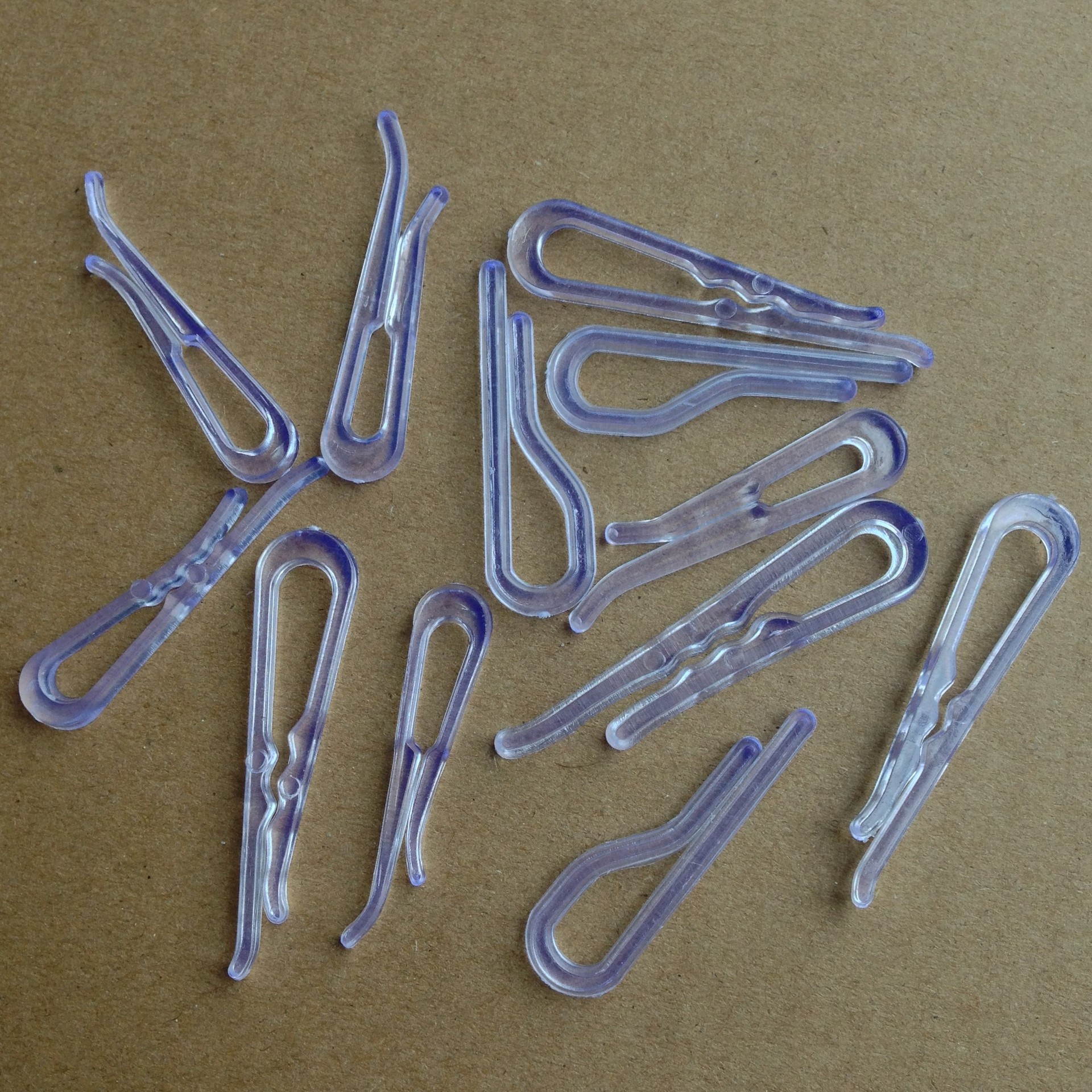 厂家直销 现货批发 塑料衬衫夹子 服装胶夹 衣夹