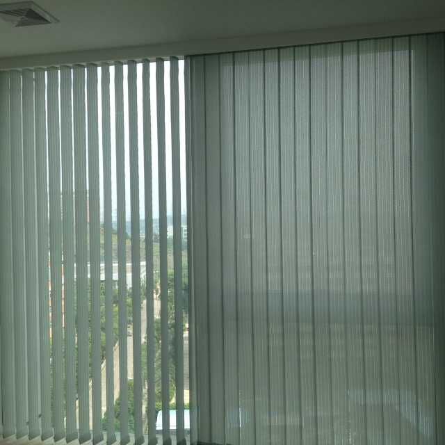 新款垂直帘厂家销售深圳大厦写字楼窗帘可定制免费上门量尺寸安.