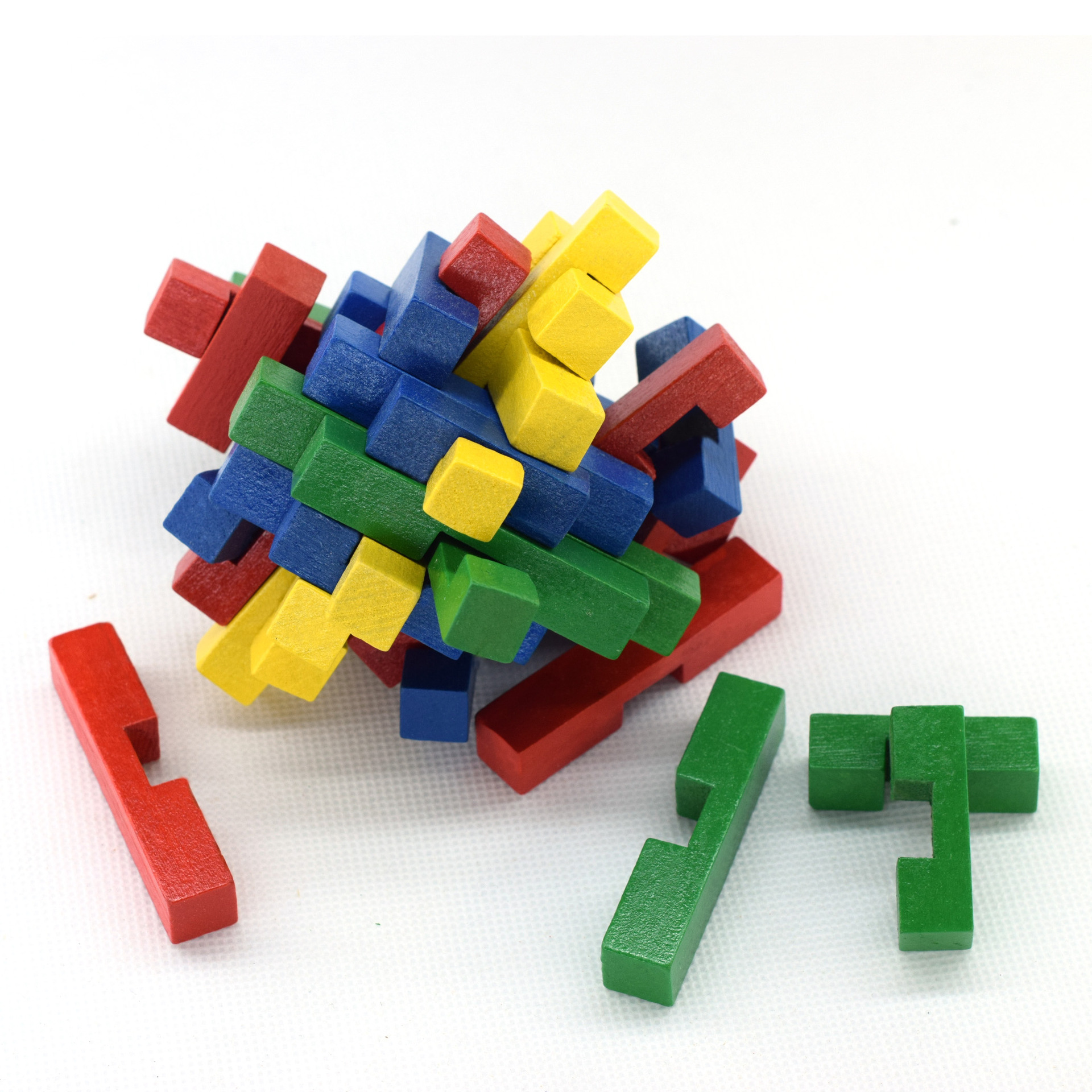 【厂家直销】彩色大菠萝木制孔明鲁班锁成人