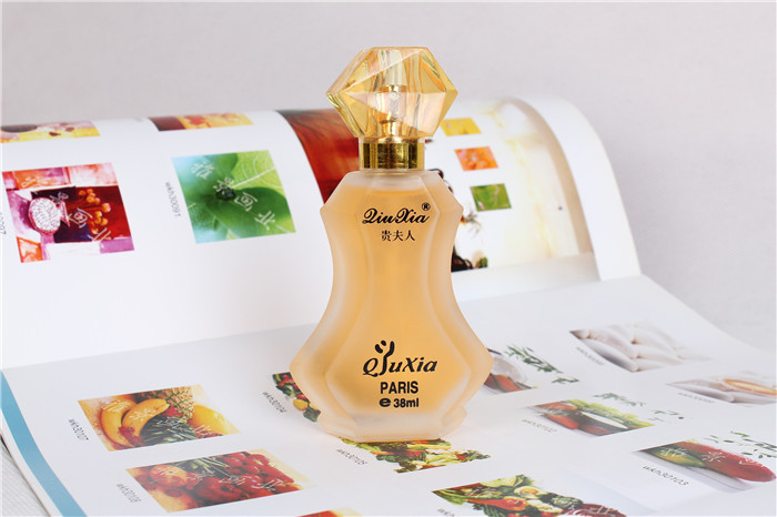 批发2099金装贵夫人 女士香水 厂家 38ml