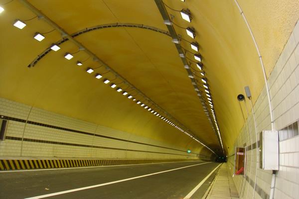 专业生产led隧道灯 路灯 投光灯 大型户外照明灯具 厂房灯直销