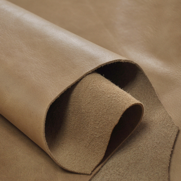 皮的尺数是在出厂时经过专业量皮机测量同时把尺数打印在真皮的背面的