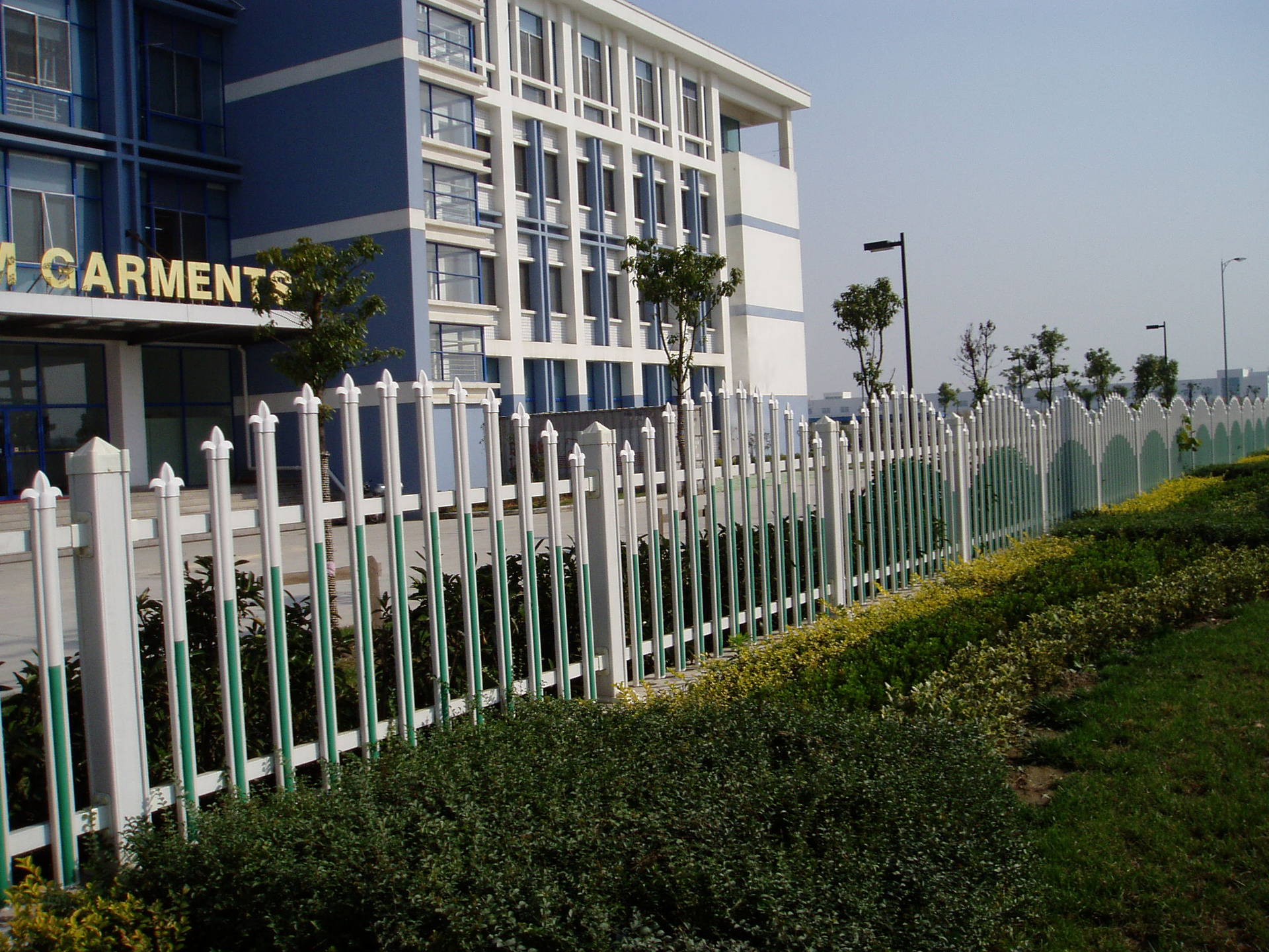 厂家大量提供塑钢护栏 花园花池栅栏 小区市政围栏 草坪绿的篱笆