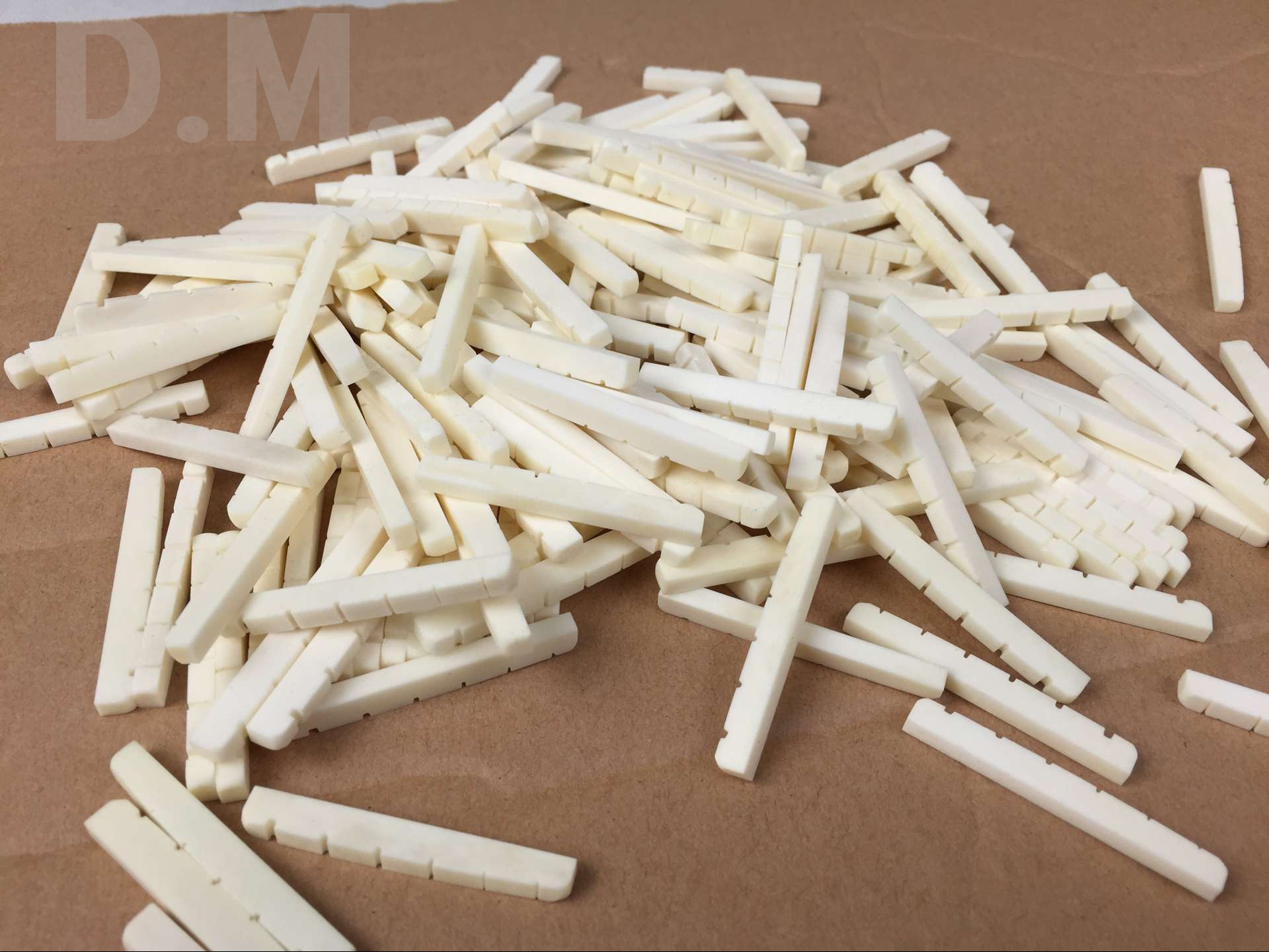 厂家直供 吉他弦枕 st电吉他上琴枕 纯