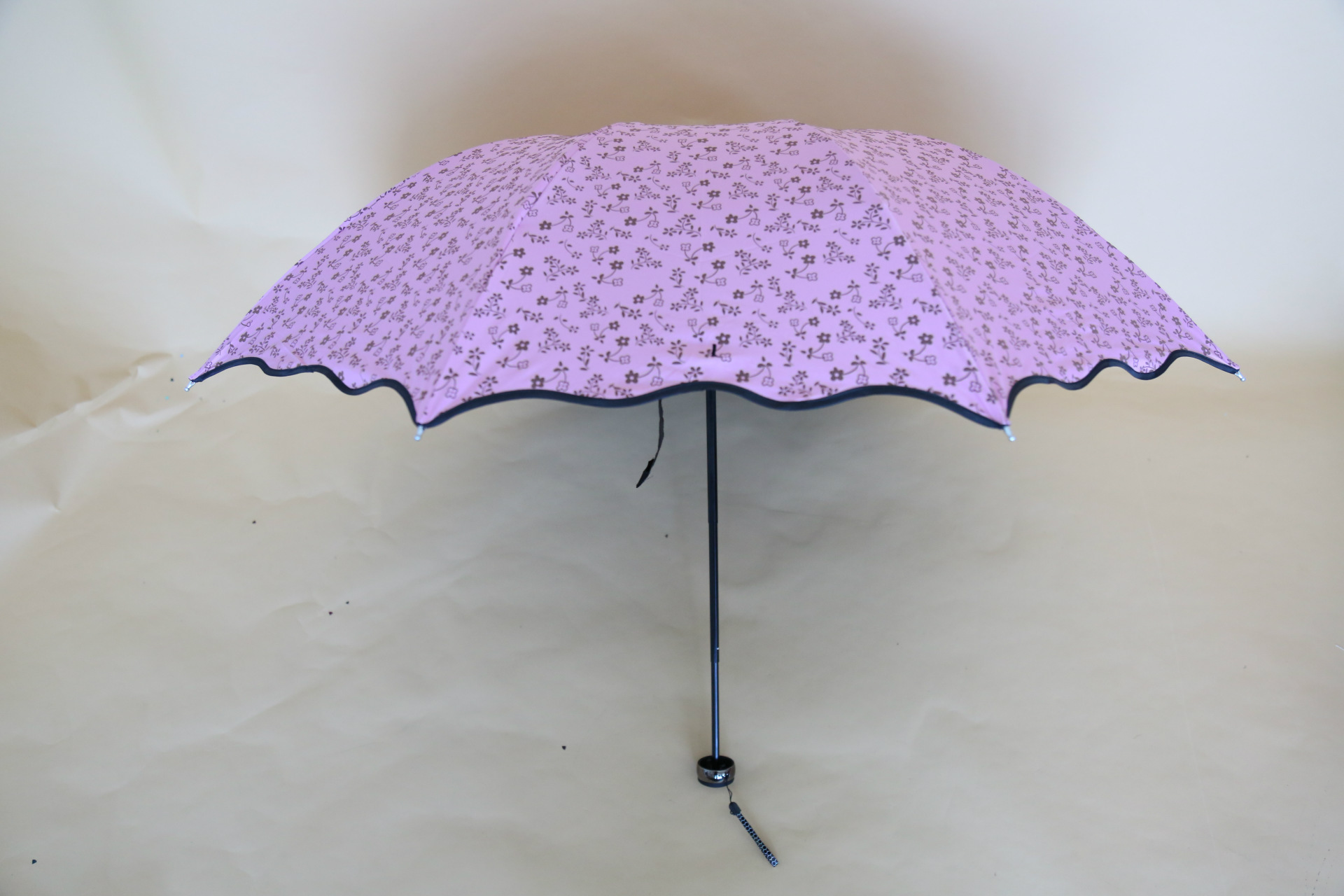 新款创意尼龙布小黑伞超强防紫外线 三折遮太阳雨折叠广告伞批发