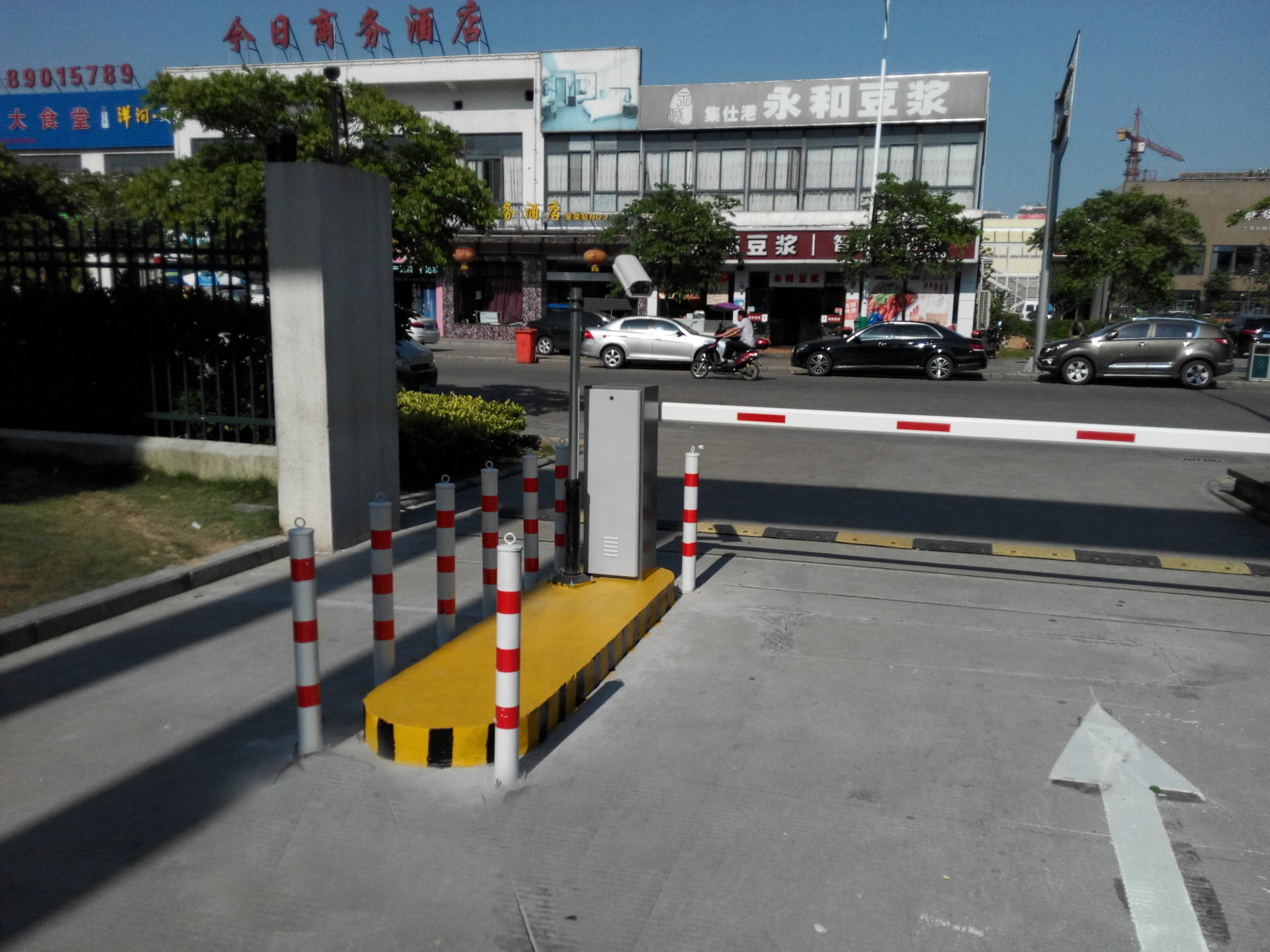 宁波道闸门禁系统车牌感应门禁系统挡车闸门系统