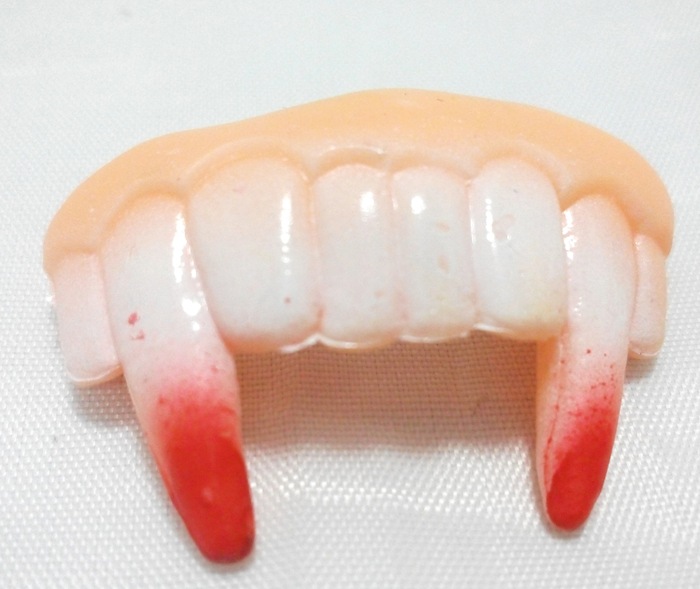 搞怪假牙 龅牙 吸血鬼牙齿 僵尸门牙 搞笑牙套 整蛊 万圣节批发