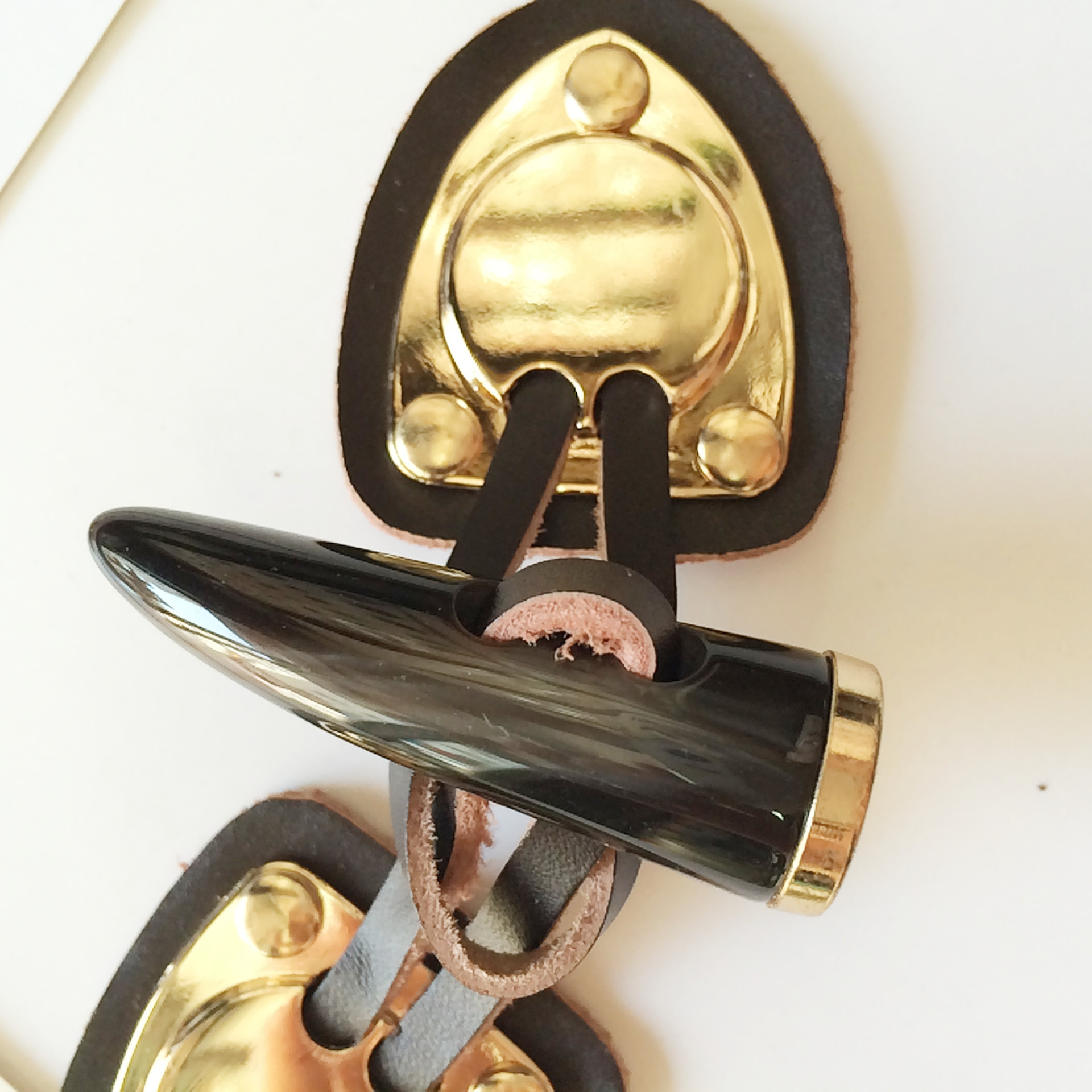 前黄纽扣金属合金配皮树脂牛角扣大衣对扣厂家直销