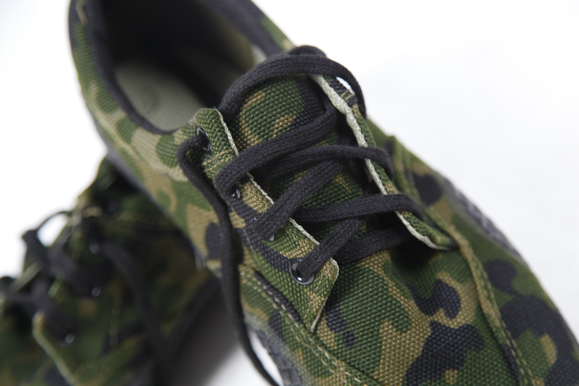 批发99式迷彩低帮作训鞋户外训练胶鞋军训军训 帆布解放鞋男