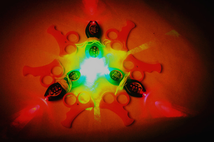 2015 闪光拉线飞轮 拉线风火轮 儿童发光玩具 地摊玩具批发 热销