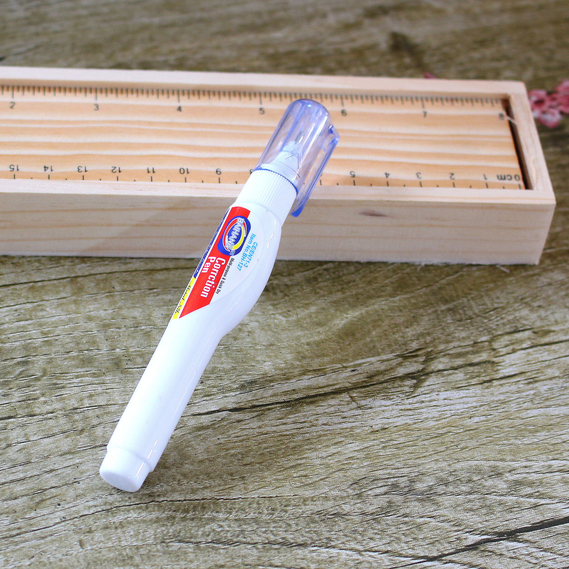 供应 手握笔式便携修正液涂改液 7ml 学生用品