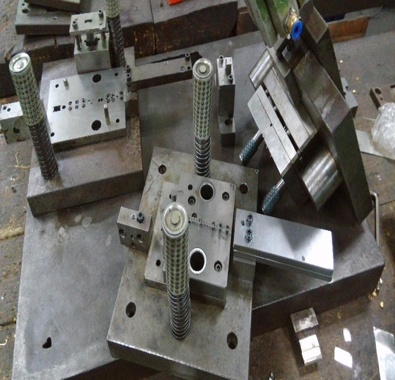 厂家免费设计五金拉伸模具 高档五金拉伸冲压模 连续拉伸模具定做