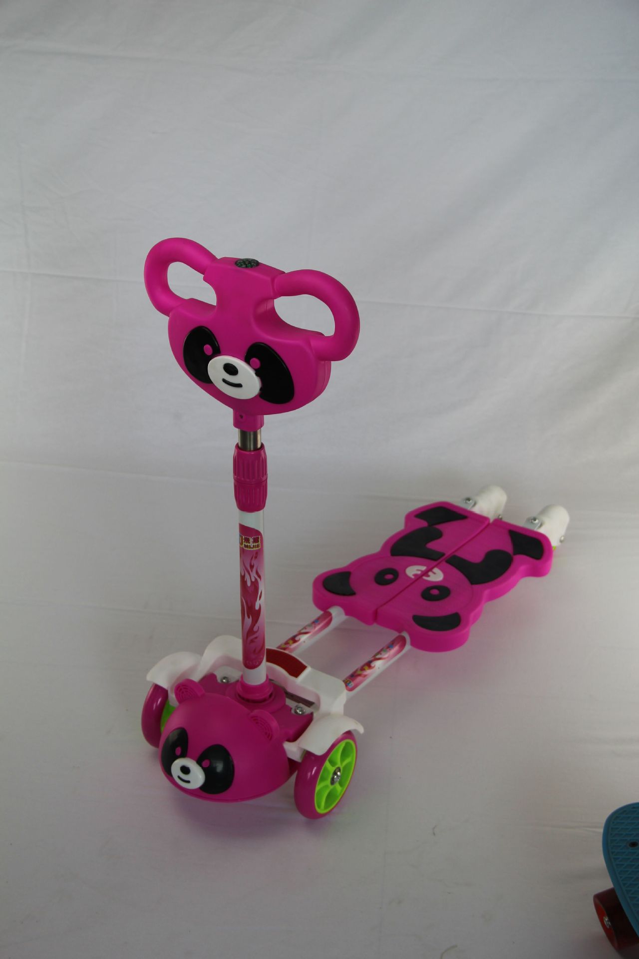 新款 米捷熊猫pu轮四轮 儿童蛙式滑板车 活力剪刀车 童车 玩具车