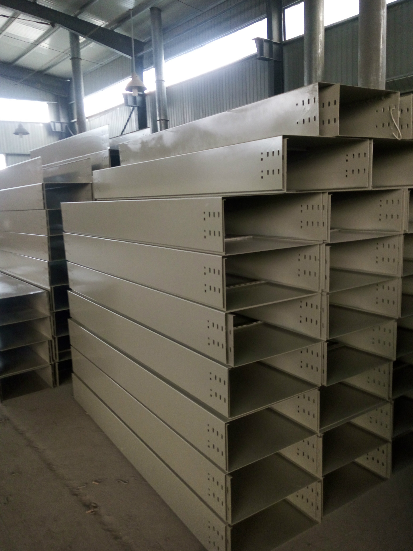 槽式电缆桥架厂家镀锌加喷塑走线槽400x200x15