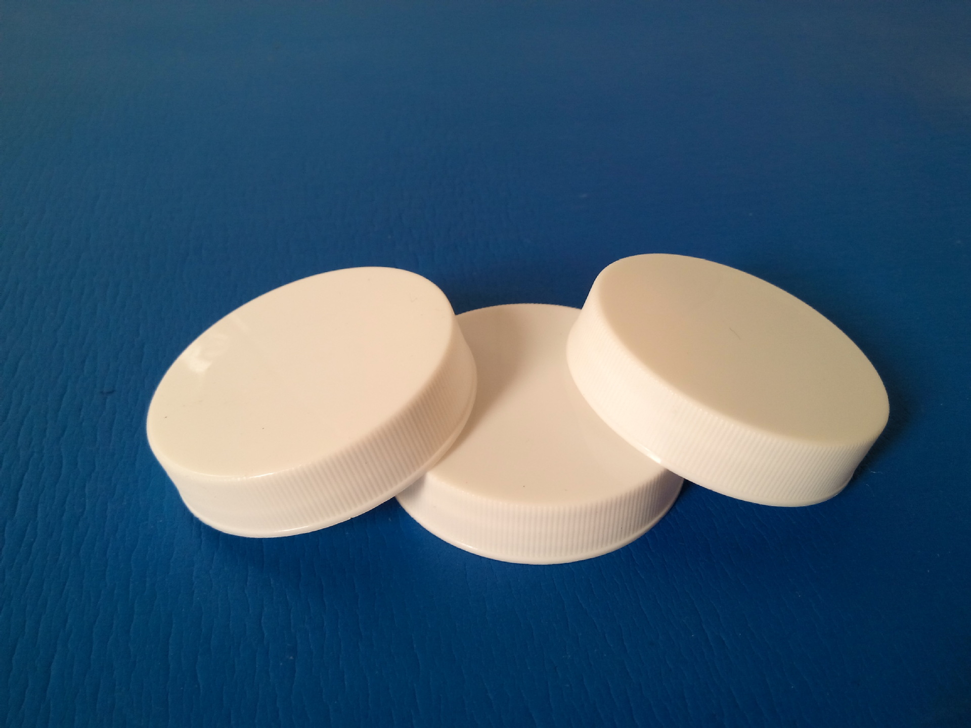 承接加工 38/400广口瓶盖 光身pe塑料盖子 通用可乐瓶盖定制