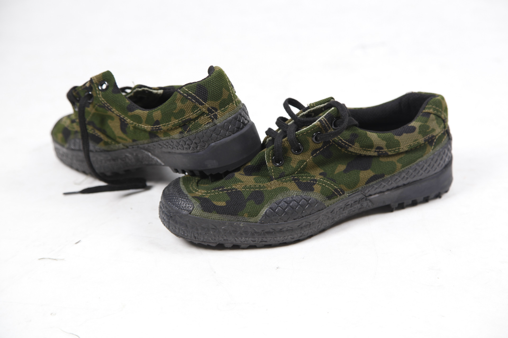 批发99式迷彩低帮作训鞋户外训练胶鞋军训军训 帆布解放鞋男