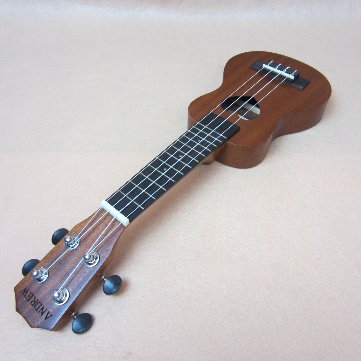 17寸尤克里里 yy-a70 心形 ukulele尤克里里夏威夷四弦小吉他