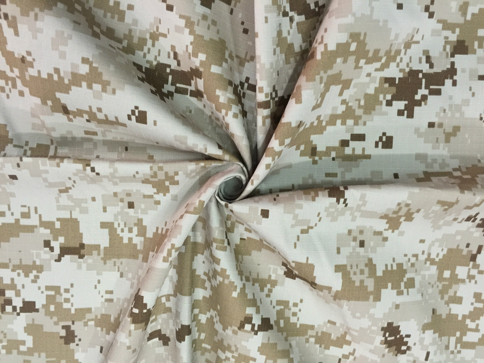 07数码丛林 帅气迷彩布料军训服装 加厚