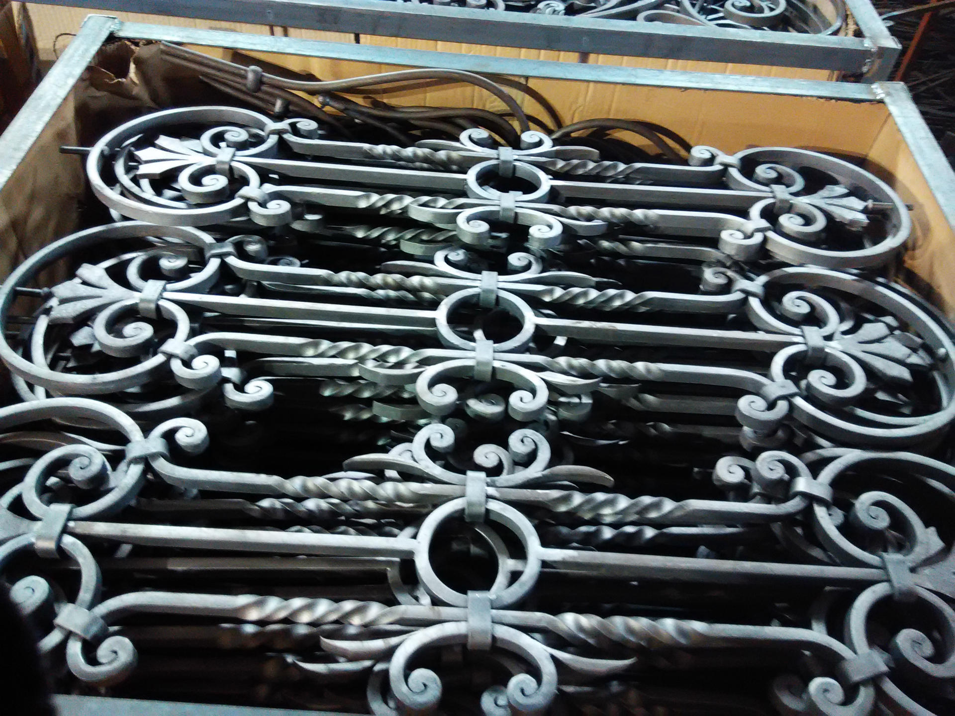 铁艺护窗栏杆铁艺防盗窗配件铁艺锻杆