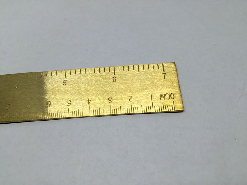 尺子:长18.8厘米 宽2.7厘米