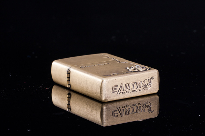 earth煤油打火机 青铜玫瑰花砂轮火石明火创意礼品 铁盒装三件套