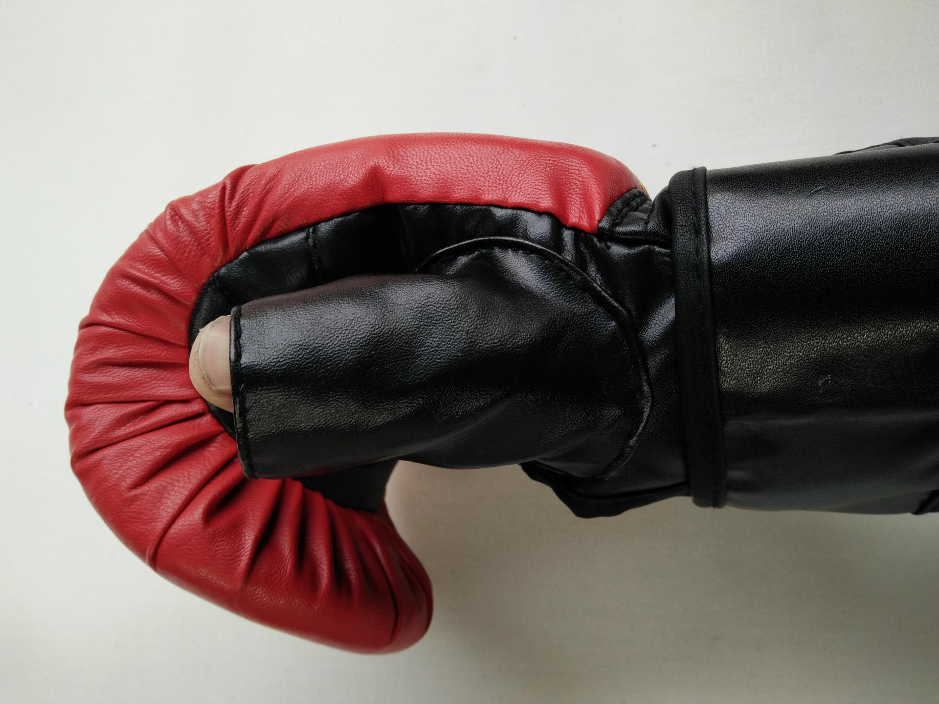 供应成人散打手套 露指拳击手套 跆拳道训练打沙包搏击手套可批发