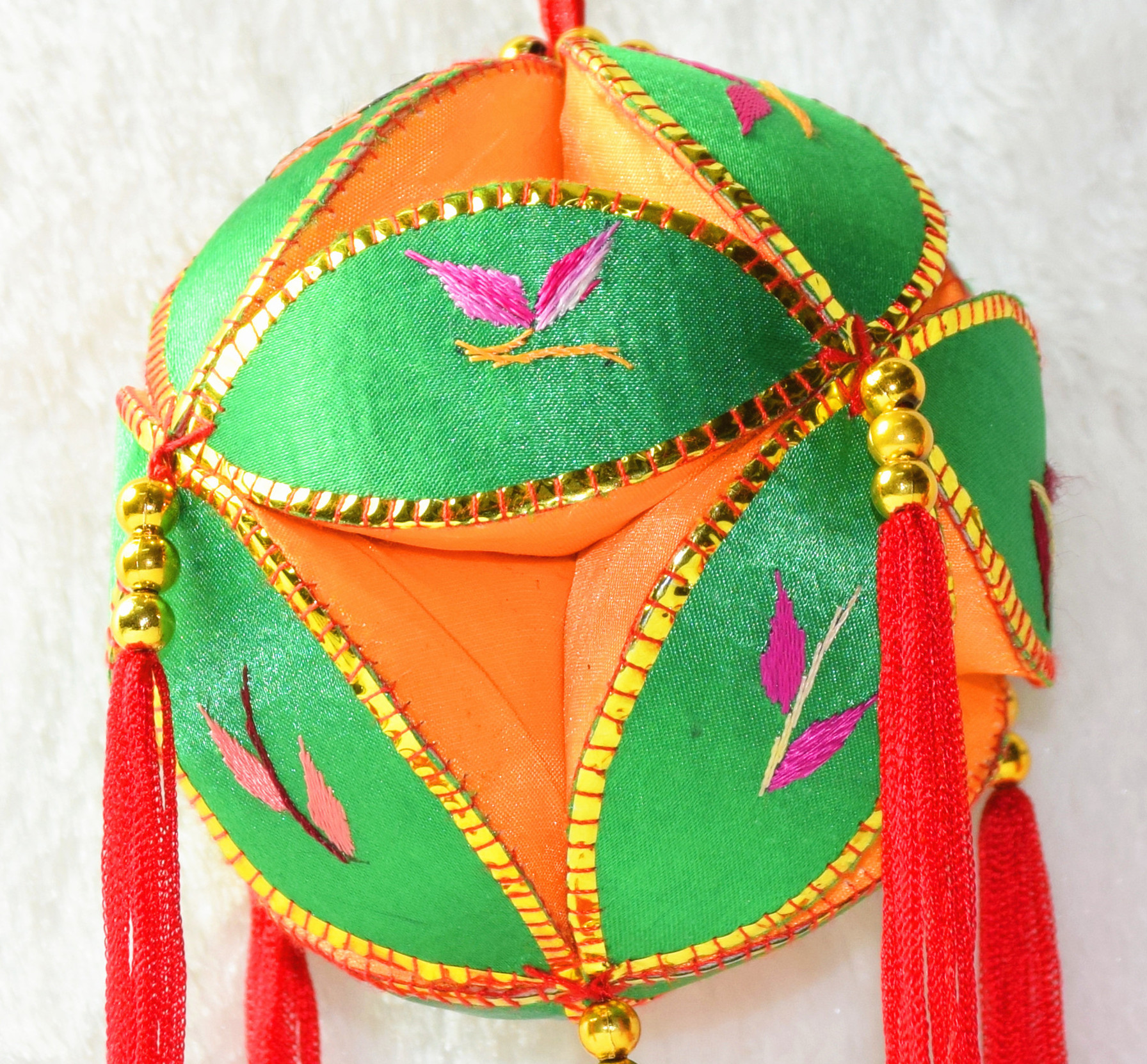 12公分壮族绣球广西民族工艺品舞蹈庆典用品公司礼品手工绣球厂家