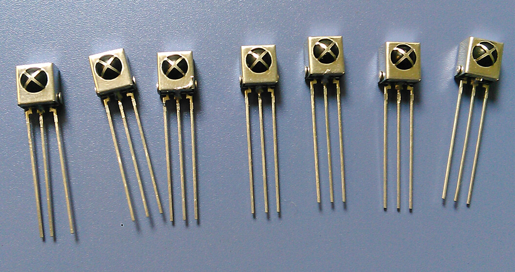 亿光红外线遥控接收头 带铁壳接收头 irm-56384s13-p