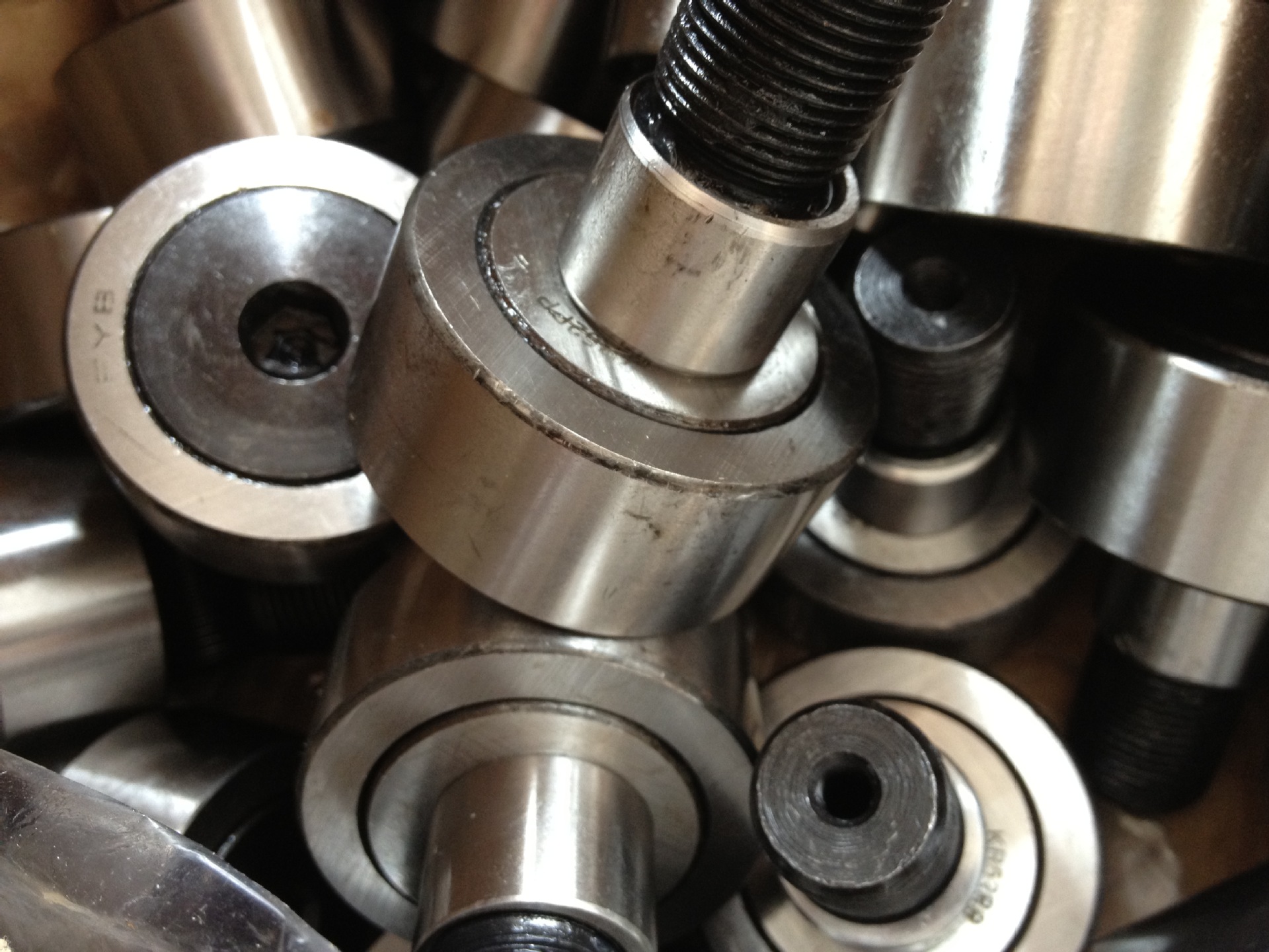 常州公制满针螺栓滚轮轴承cf241uur