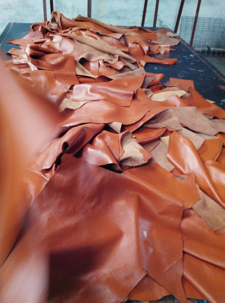 彩色头层碎皮箱包鞋材皮料软面荔枝纹黄牛头层