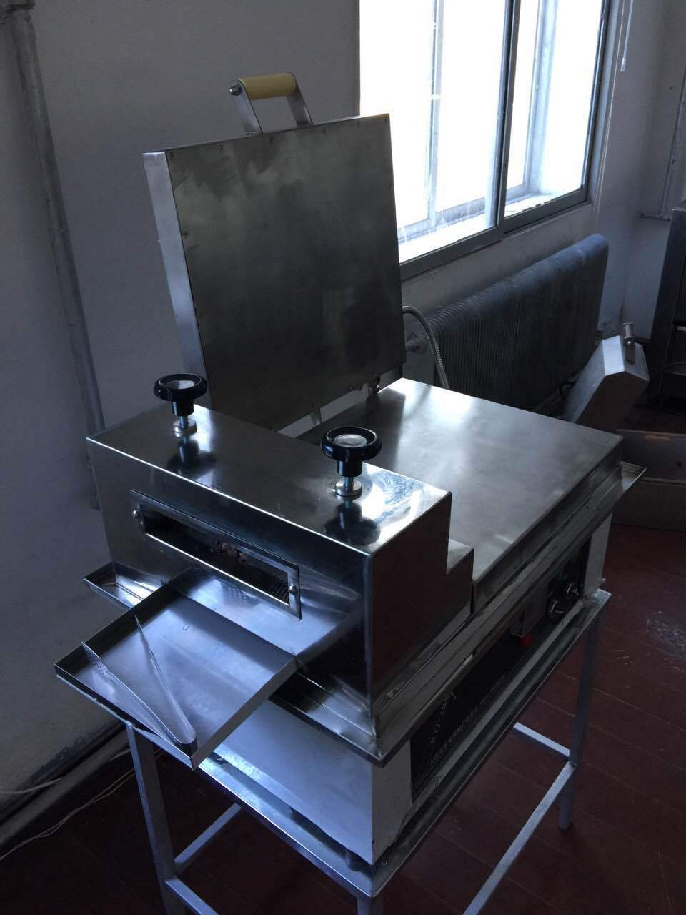 烤鱿鱼机器 烤鱼片机器 超市现烤鱼片机器 烤鱼疏松机 香酥烤鱼机