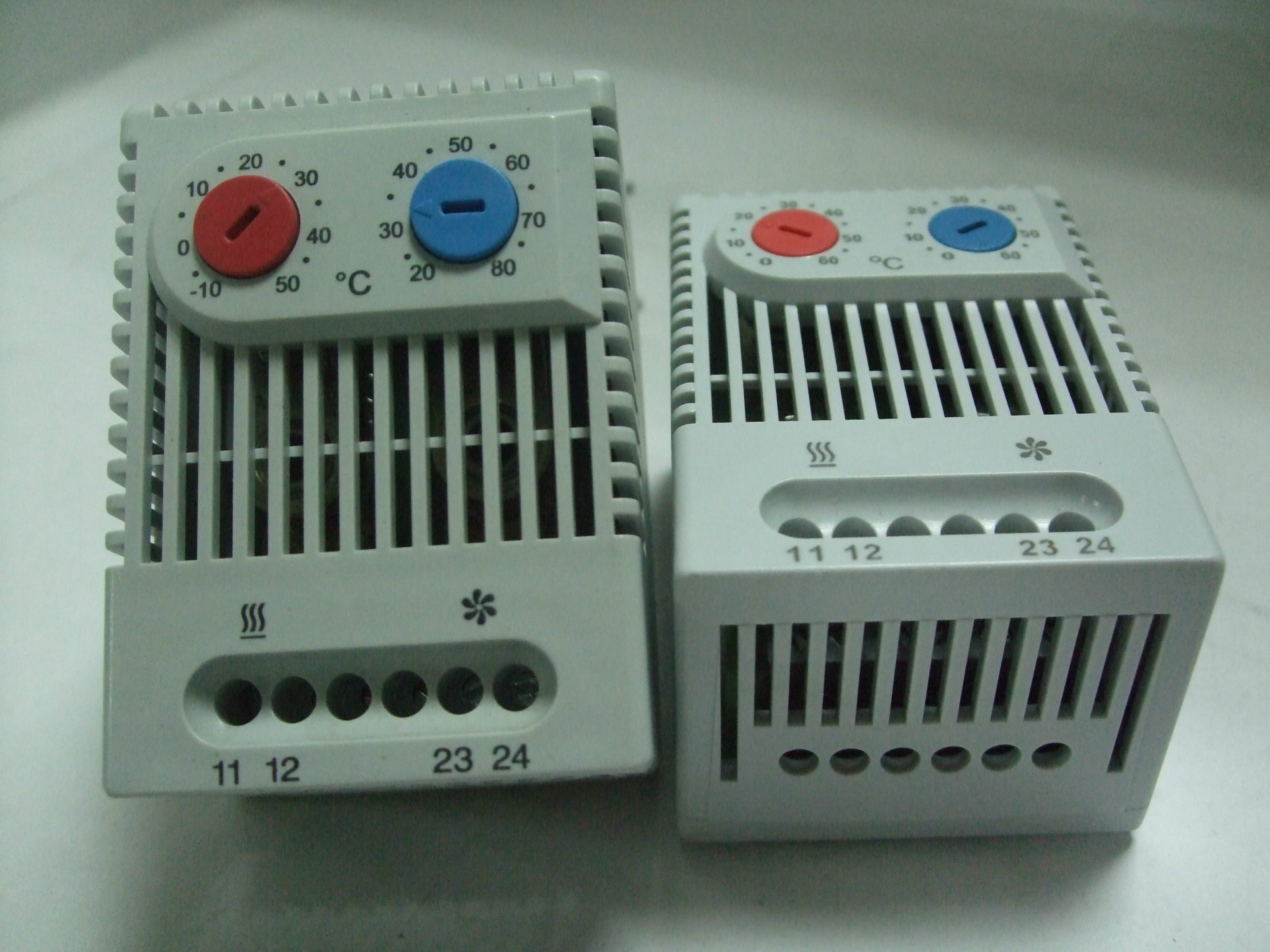 赛普两用型温控器 配电柜温度调节器 小型温控器zr011