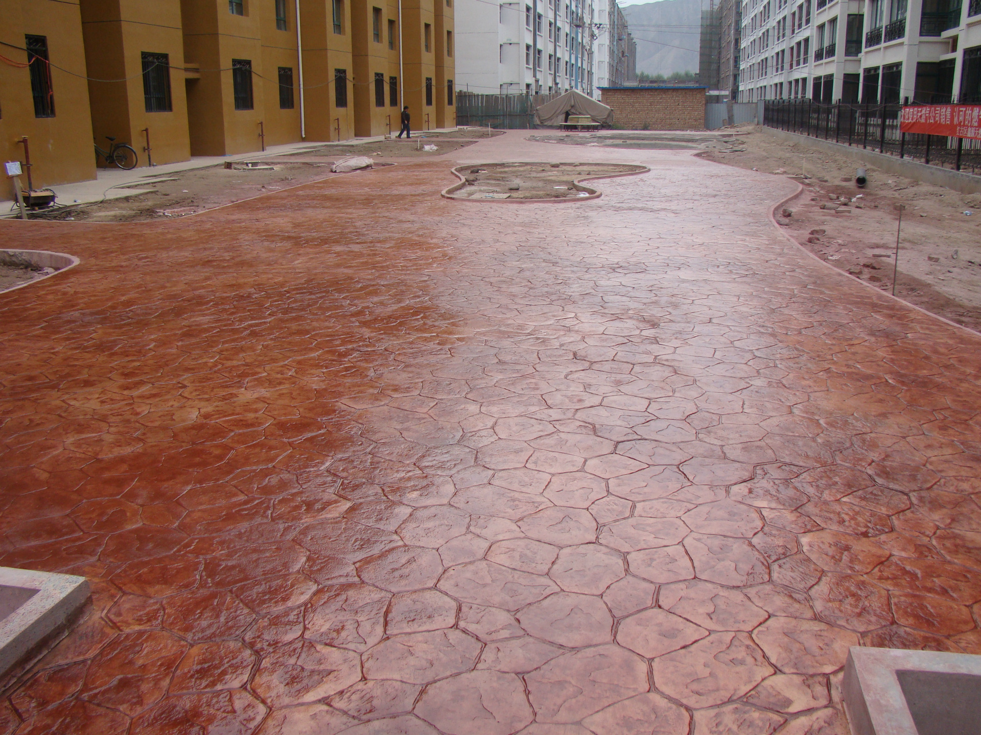 彩色压模地坪(水泥压花地坪材料)价格 可包施工