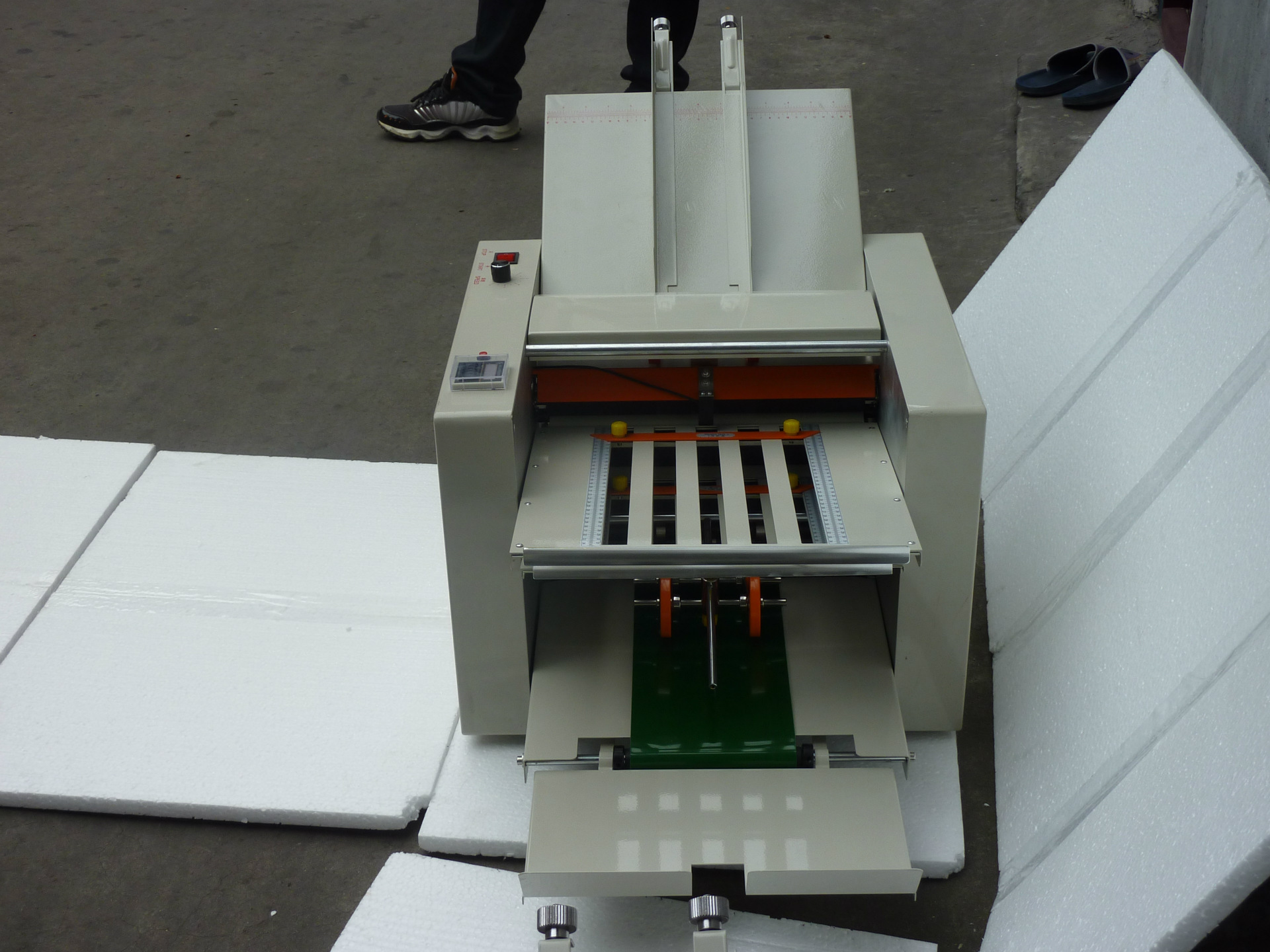 ze9b/4自动折纸机,对折内三折折纸机,对折外三折折纸机