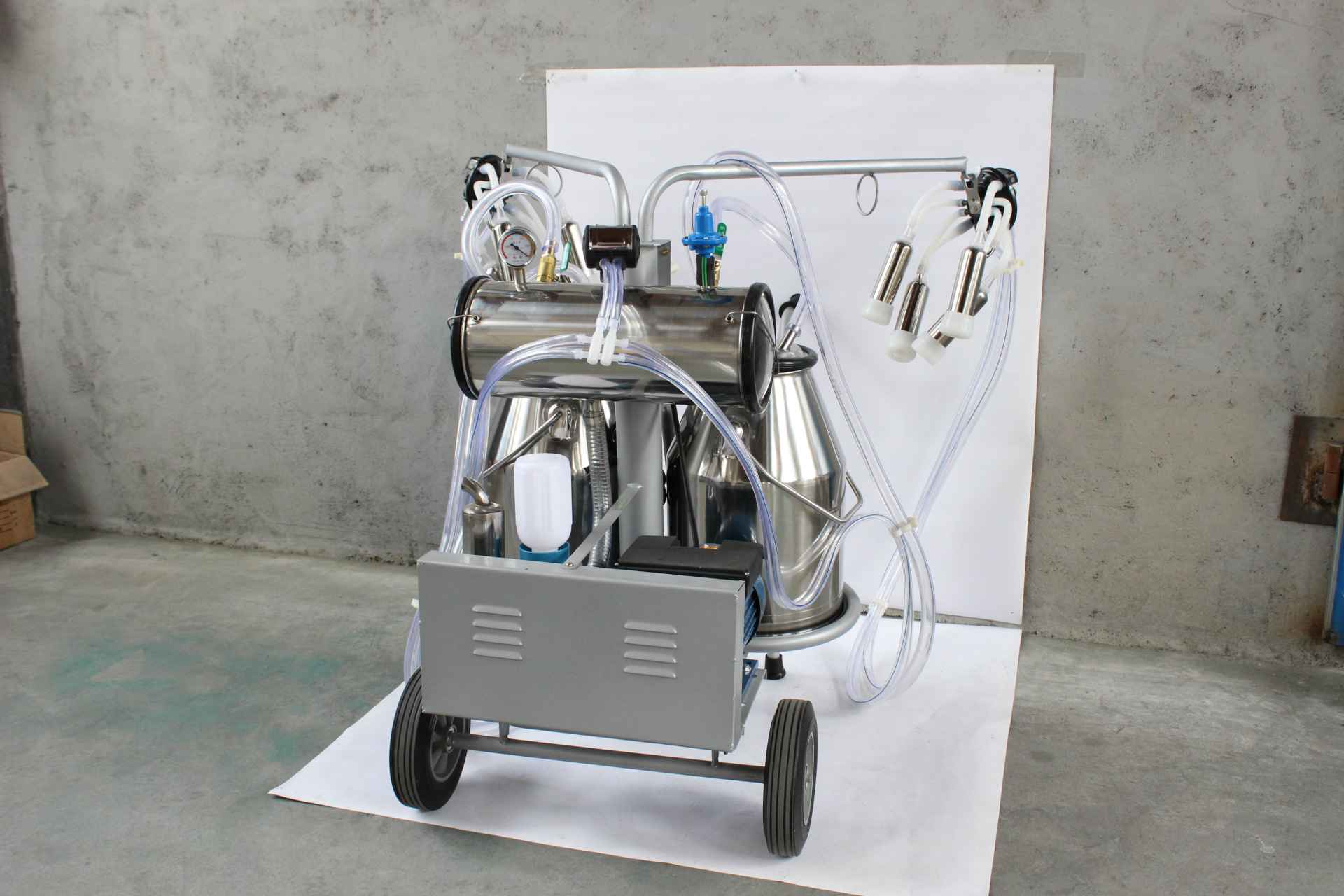 供应 家用真空脉动式双桶牛用挤奶机 奶牛吸奶器 自动化挤奶机器