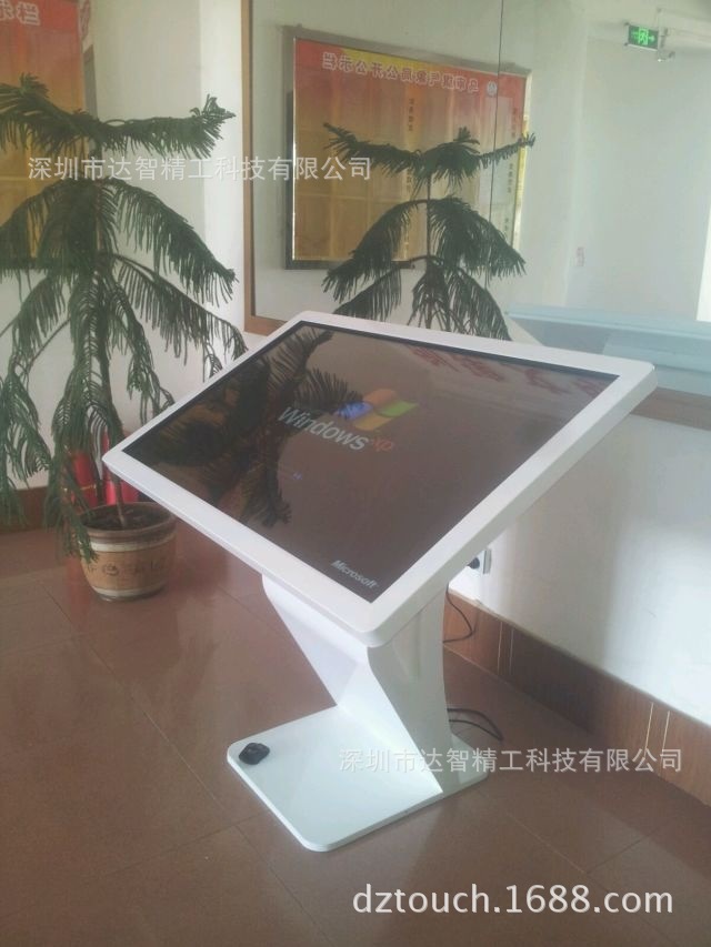 55寸白色铁壳带天鹅脚查询一体机1