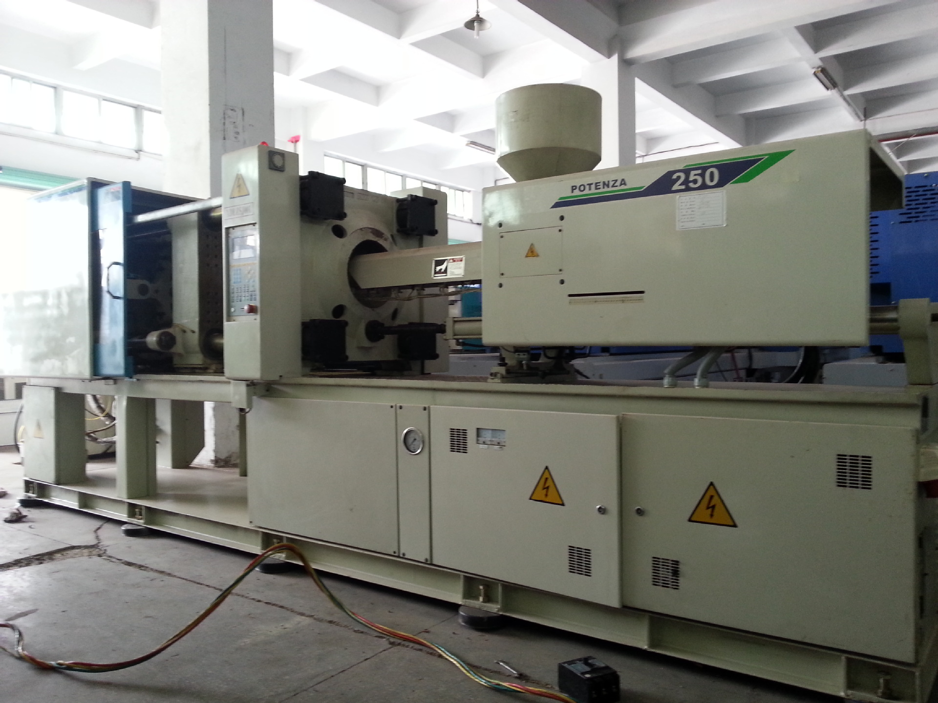 出售2012年二手力劲注塑机250t 注塑成型机可租赁